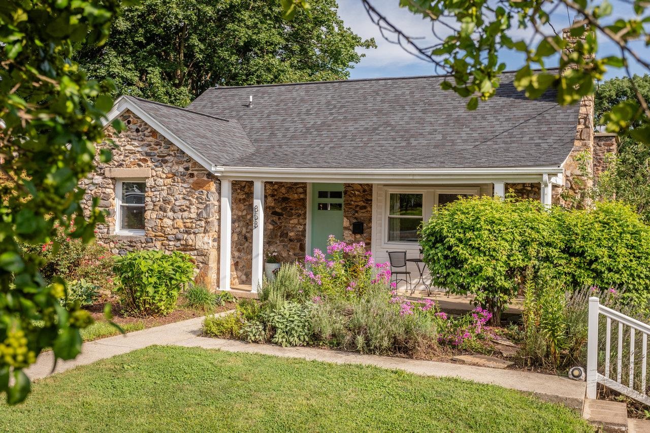 853 OLD FURNACE RD, HARRISONBURG, Virginia 22802, 4 Bedrooms Bedrooms, ,2 BathroomsBathrooms,Residential,853 OLD FURNACE RD,667218 MLS # 667218