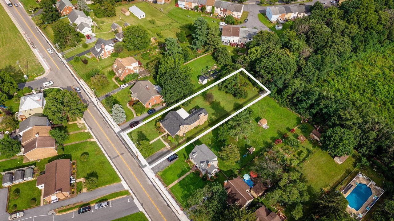 853 OLD FURNACE RD, HARRISONBURG, Virginia 22802, 4 Bedrooms Bedrooms, ,2 BathroomsBathrooms,Residential,853 OLD FURNACE RD,667218 MLS # 667218
