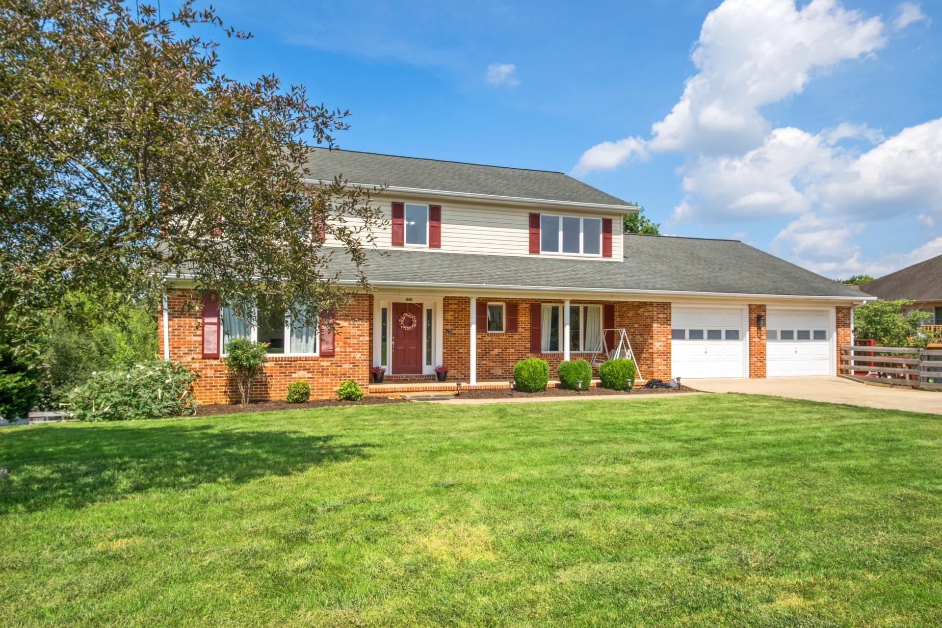 3346 WHITE OAK DR, ROCKINGHAM, Virginia 22801, 4 Bedrooms Bedrooms, ,3 BathroomsBathrooms,Residential,3346 WHITE OAK DR,667219 MLS # 667219