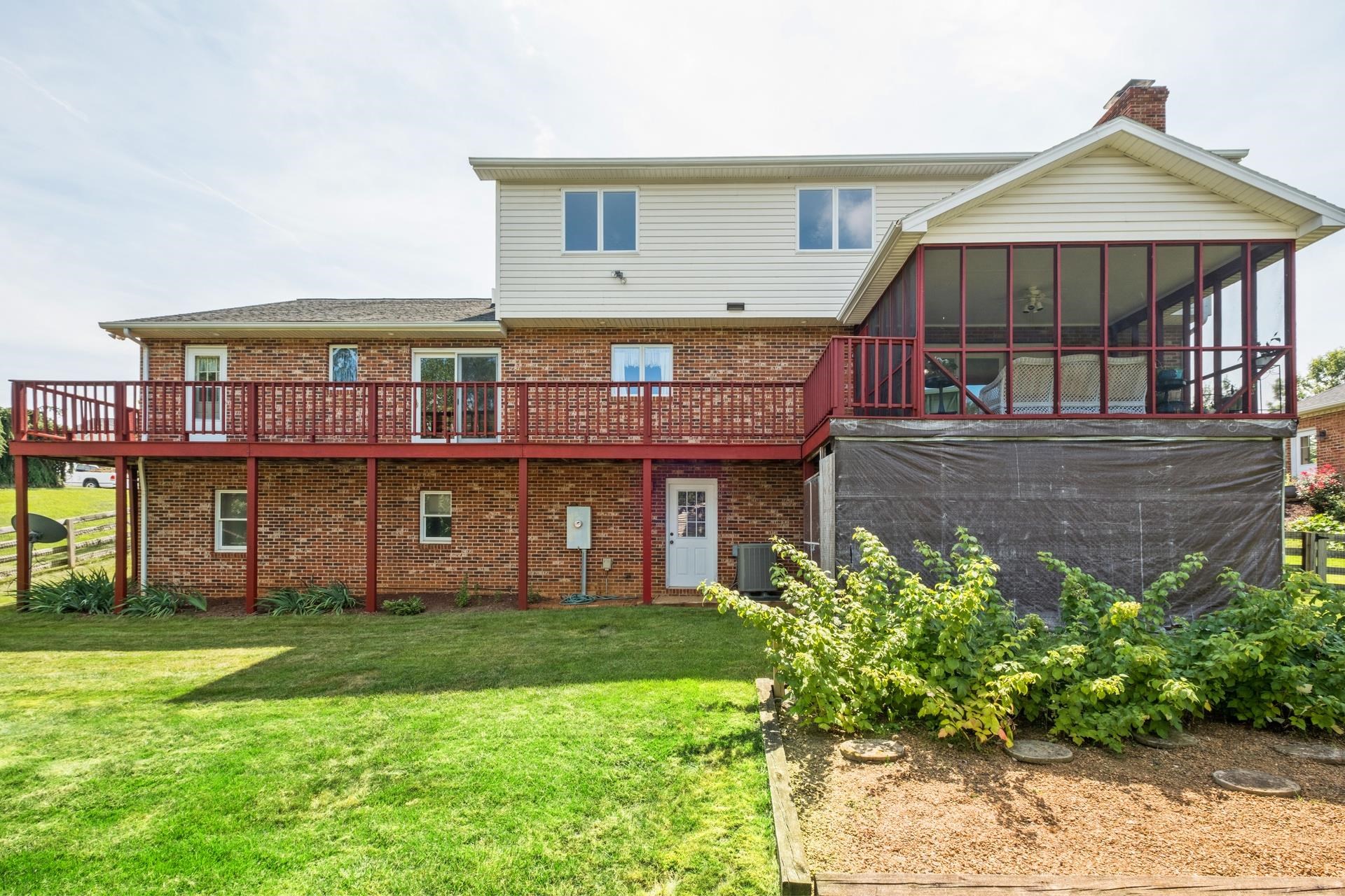 3346 WHITE OAK DR, ROCKINGHAM, Virginia 22801, 4 Bedrooms Bedrooms, ,3 BathroomsBathrooms,Residential,3346 WHITE OAK DR,667219 MLS # 667219