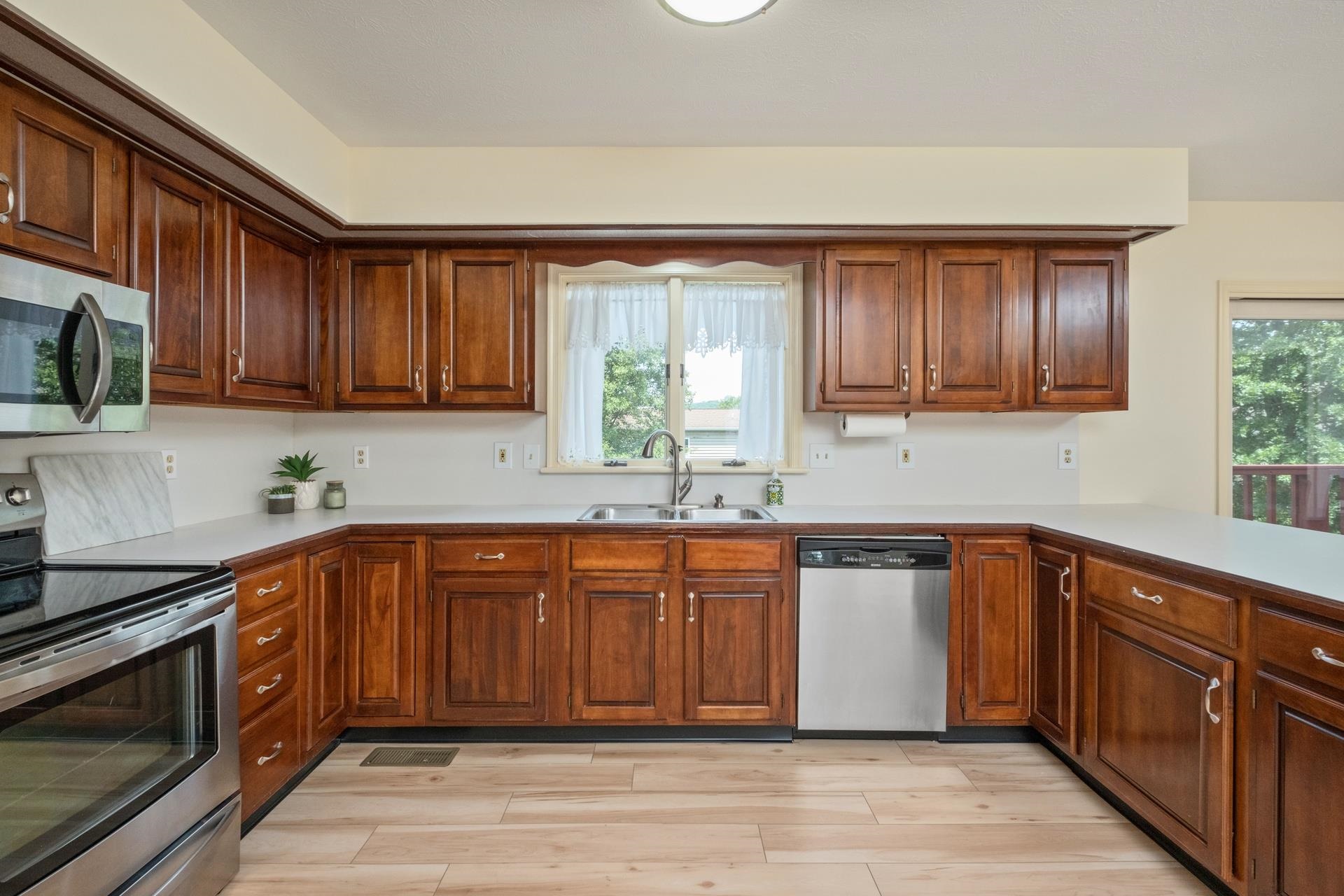 3346 WHITE OAK DR, ROCKINGHAM, Virginia 22801, 4 Bedrooms Bedrooms, ,3 BathroomsBathrooms,Residential,3346 WHITE OAK DR,667219 MLS # 667219