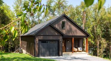 Pictures are from another similar build, not this listing
