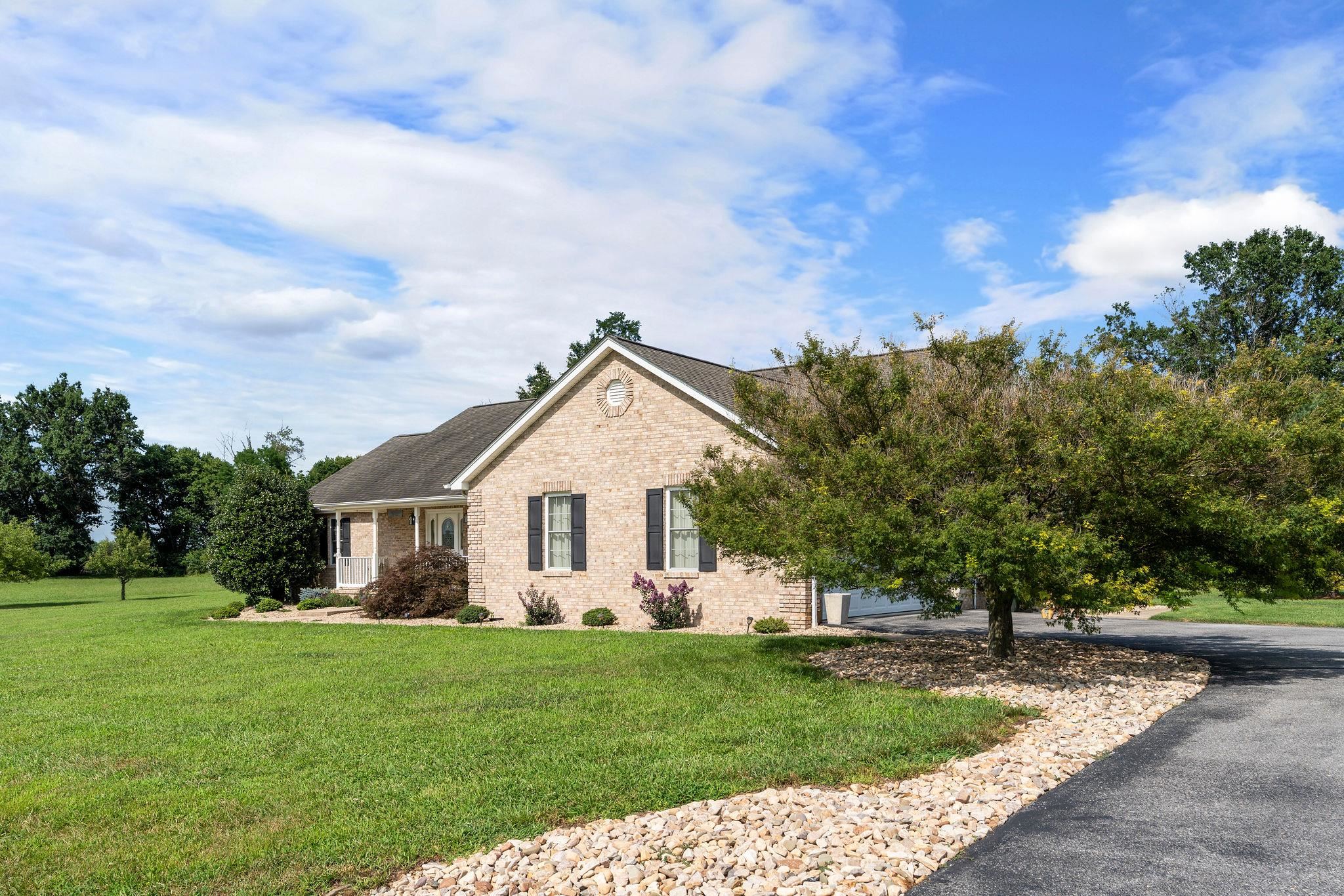 37 CANADA CT, STUARTS DRAFT, Virginia 24477, 3 Bedrooms Bedrooms, ,2 BathroomsBathrooms,Residential,37 CANADA CT,667230 MLS # 667230
