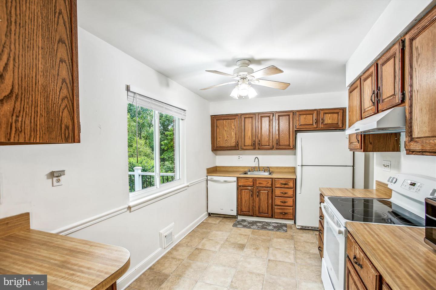 3305 GRAHAM RD, FALLS CHURCH, Virginia 22042, 4 Bedrooms Bedrooms, ,2 BathroomsBathrooms,Residential,For sale,3305 GRAHAM RD,VAFX2247742 MLS # VAFX2247742