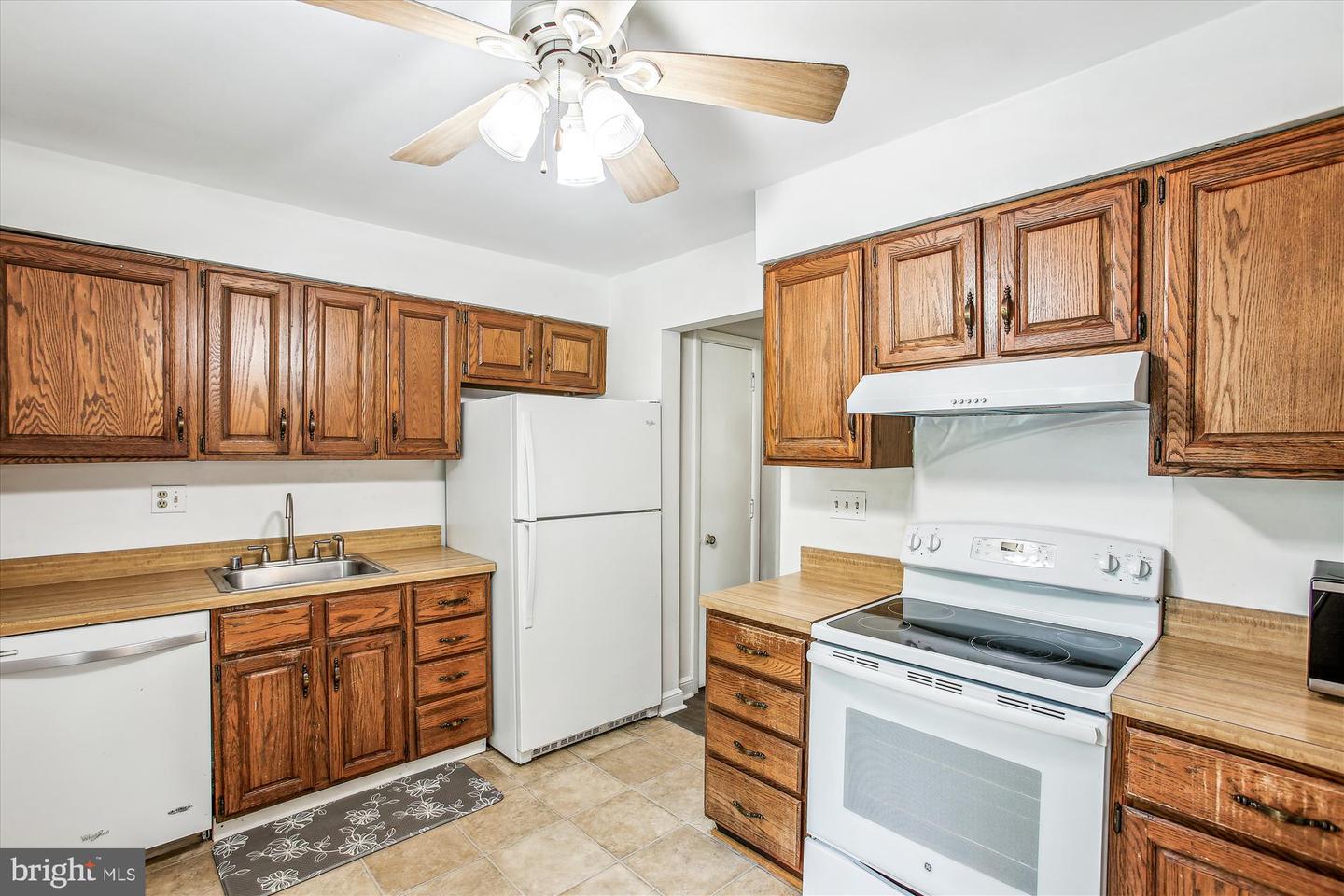 3305 GRAHAM RD, FALLS CHURCH, Virginia 22042, 4 Bedrooms Bedrooms, ,2 BathroomsBathrooms,Residential,For sale,3305 GRAHAM RD,VAFX2247742 MLS # VAFX2247742