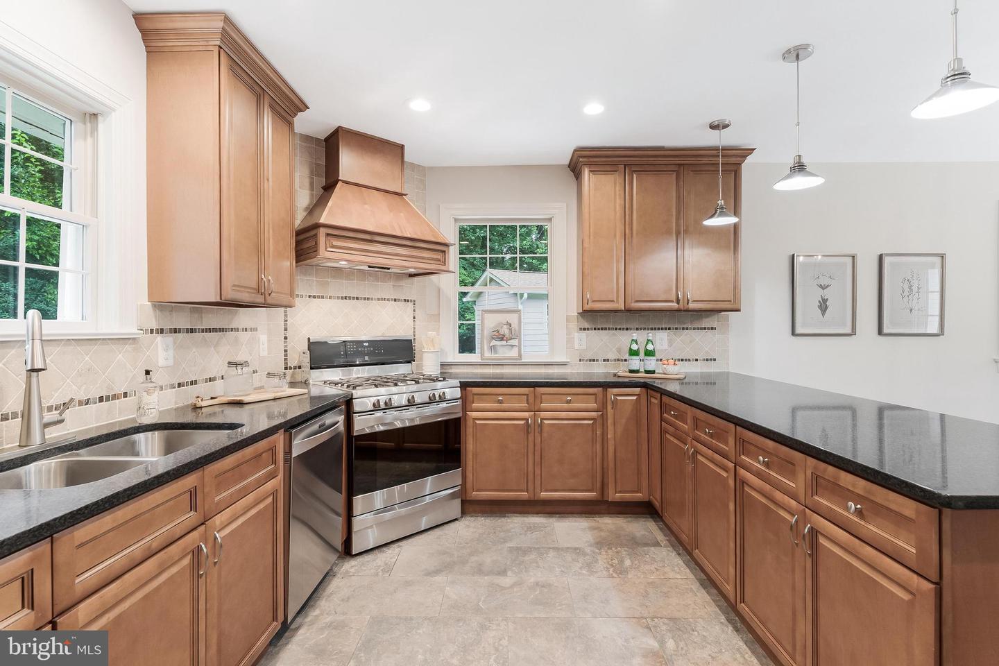 6440 ICHABOD PL, FALLS CHURCH, Virginia 22042, 4 Bedrooms Bedrooms, ,3 BathroomsBathrooms,Residential,For sale,6440 ICHABOD PL,VAFX2248054 MLS # VAFX2248054