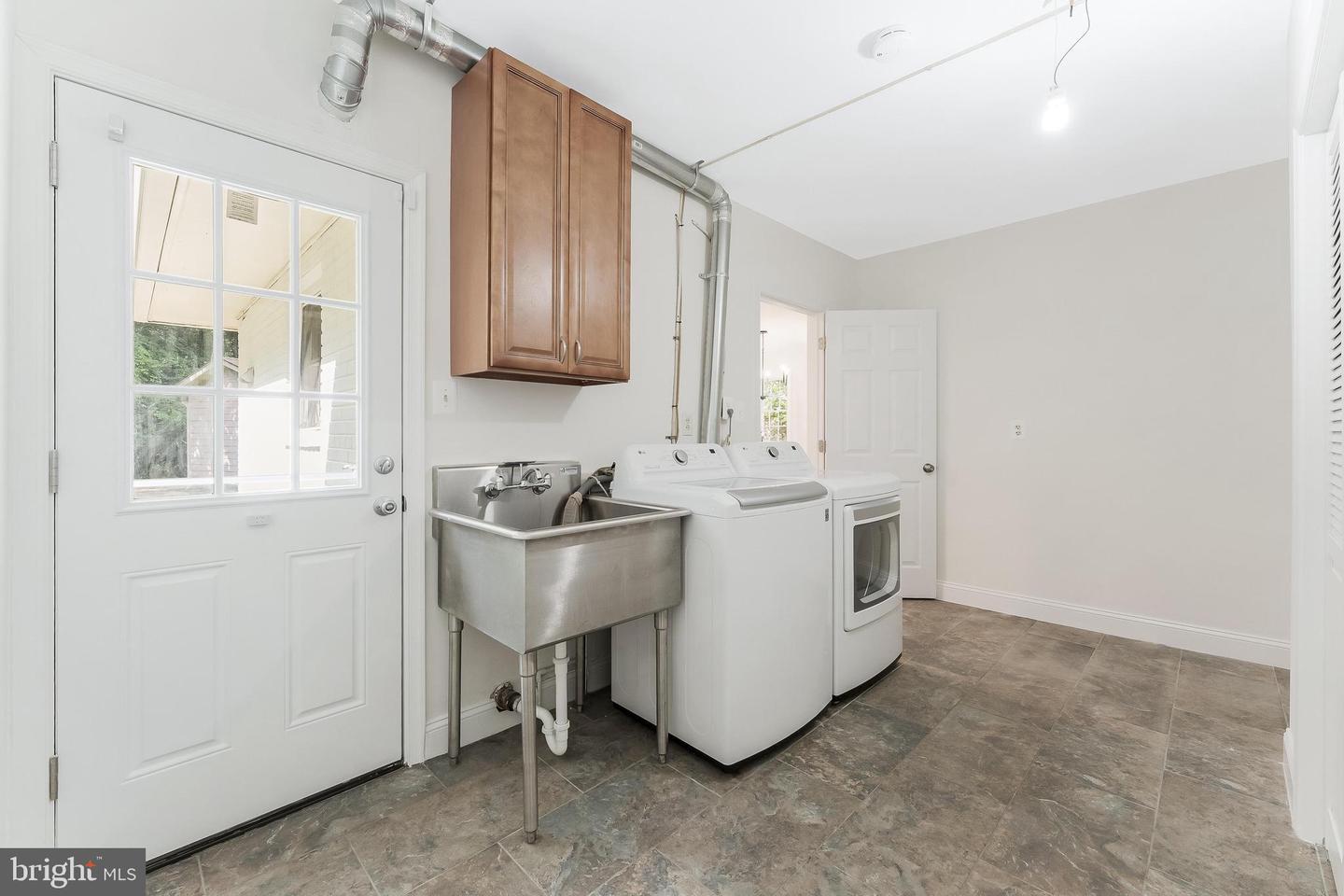 6440 ICHABOD PL, FALLS CHURCH, Virginia 22042, 4 Bedrooms Bedrooms, ,3 BathroomsBathrooms,Residential,For sale,6440 ICHABOD PL,VAFX2248054 MLS # VAFX2248054