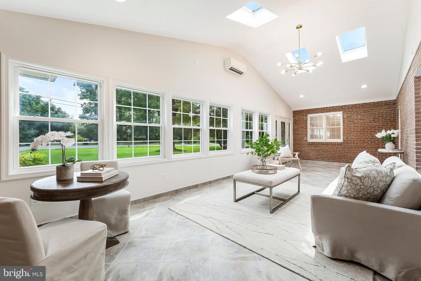 6440 ICHABOD PL, FALLS CHURCH, Virginia 22042, 4 Bedrooms Bedrooms, ,3 BathroomsBathrooms,Residential,For sale,6440 ICHABOD PL,VAFX2248054 MLS # VAFX2248054