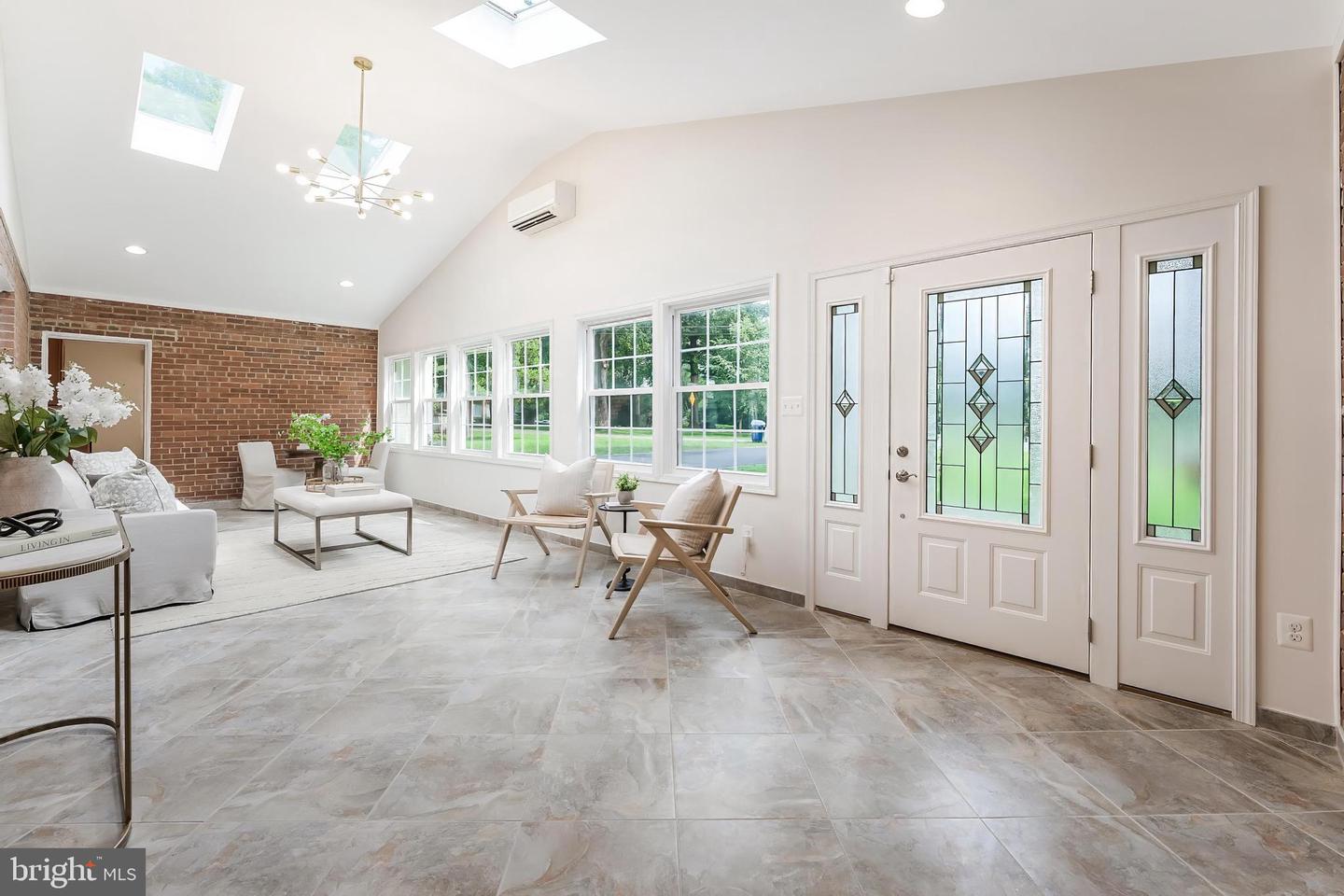 6440 ICHABOD PL, FALLS CHURCH, Virginia 22042, 4 Bedrooms Bedrooms, ,3 BathroomsBathrooms,Residential,For sale,6440 ICHABOD PL,VAFX2248054 MLS # VAFX2248054