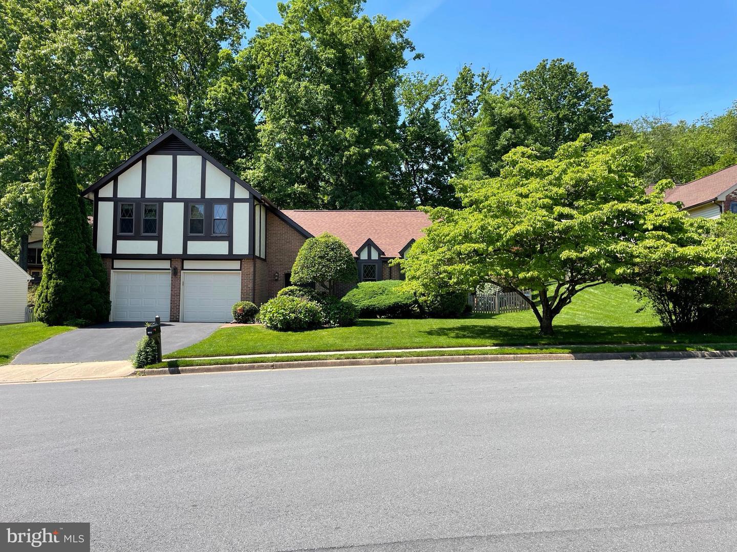 6012 BURNSIDE LANDING DR, BURKE, Virginia 22015, 4 Bedrooms Bedrooms, 12 Rooms Rooms,2 BathroomsBathrooms,Residential,For sale,6012 BURNSIDE LANDING DR,VAFX2248140 MLS # VAFX2248140
