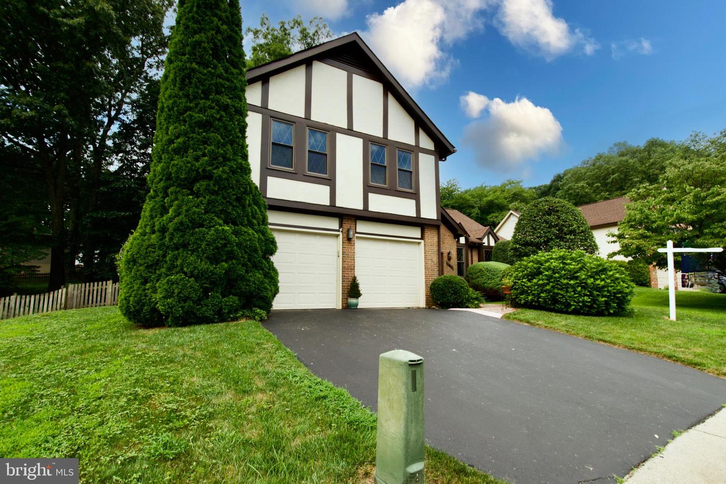 6012 BURNSIDE LANDING DR, BURKE, Virginia 22015, 4 Bedrooms Bedrooms, 12 Rooms Rooms,2 BathroomsBathrooms,Residential,For sale,6012 BURNSIDE LANDING DR,VAFX2248140 MLS # VAFX2248140