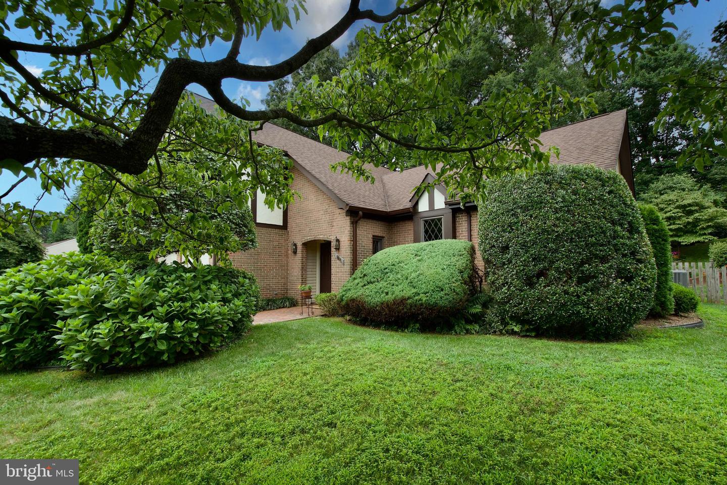 6012 BURNSIDE LANDING DR, BURKE, Virginia 22015, 4 Bedrooms Bedrooms, 12 Rooms Rooms,2 BathroomsBathrooms,Residential,For sale,6012 BURNSIDE LANDING DR,VAFX2248140 MLS # VAFX2248140