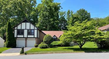6012 BURNSIDE LANDING DR, BURKE, Virginia 22015, 4 Bedrooms Bedrooms, 12 Rooms Rooms,2 BathroomsBathrooms,Residential,For sale,6012 BURNSIDE LANDING DR,VAFX2248140 MLS # VAFX2248140