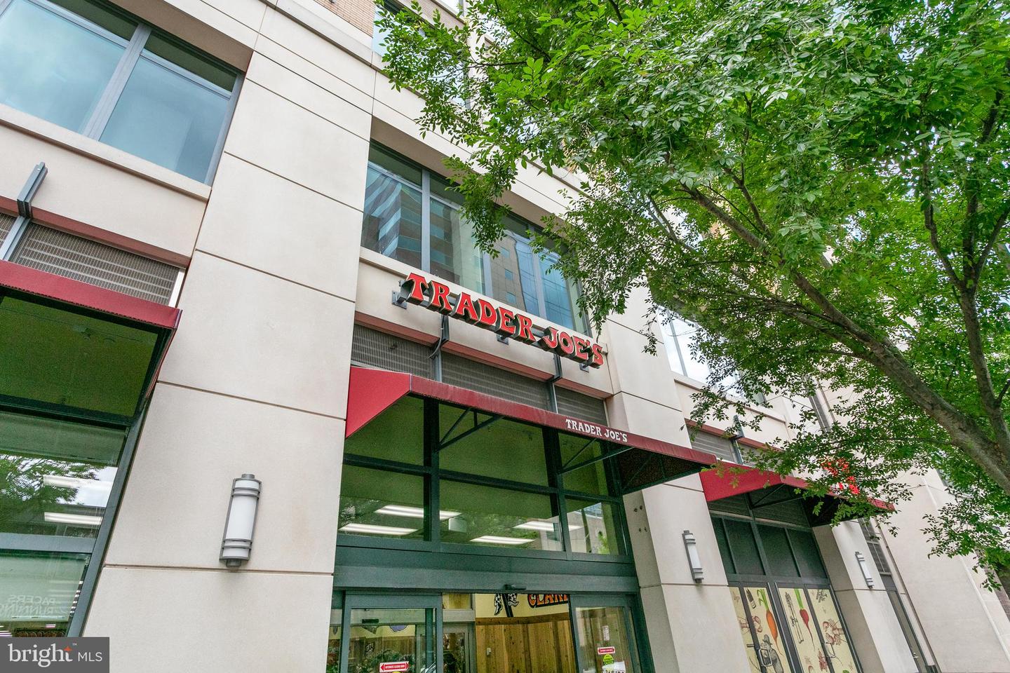 2500 FAIRFAX DR #B, ARLINGTON, Virginia 22201, 2 Bedrooms Bedrooms, ,2 BathroomsBathrooms,Residential,For sale,2500 FAIRFAX DR #B,VAAR2059402 MLS # VAAR2059402