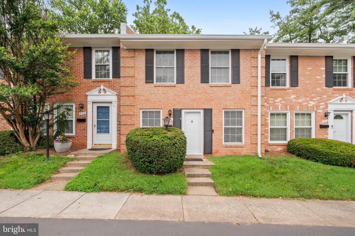 211 N DUKE DR, STERLING, Virginia 20164, 3 Bedrooms Bedrooms, ,1 BathroomBathrooms,Residential,For sale,211 N DUKE DR,VALO2100338 MLS # VALO2100338