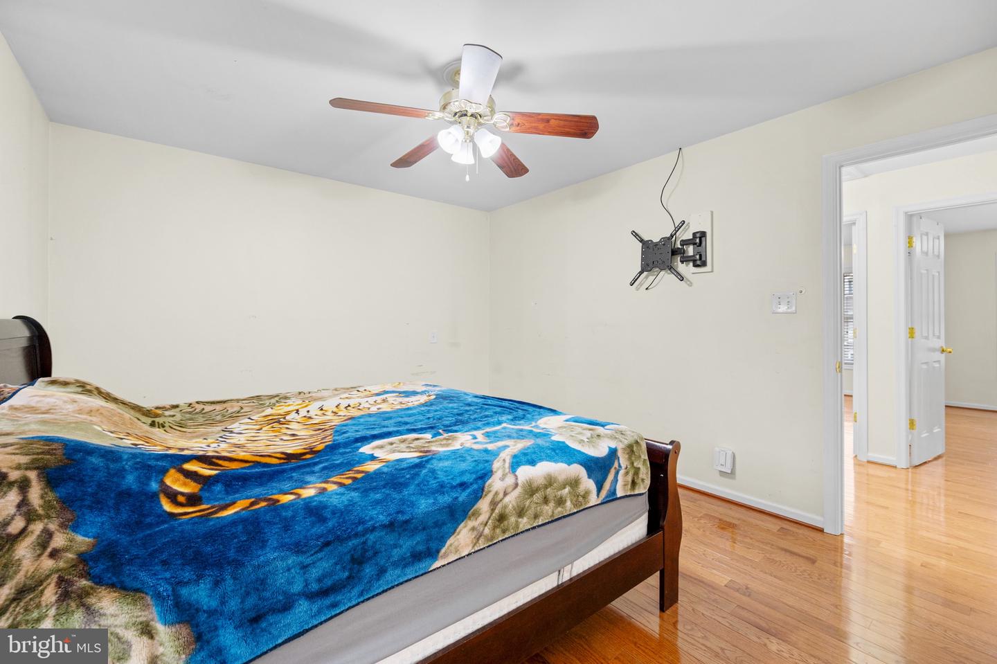 211 N DUKE DR, STERLING, Virginia 20164, 3 Bedrooms Bedrooms, ,1 BathroomBathrooms,Residential,For sale,211 N DUKE DR,VALO2100338 MLS # VALO2100338