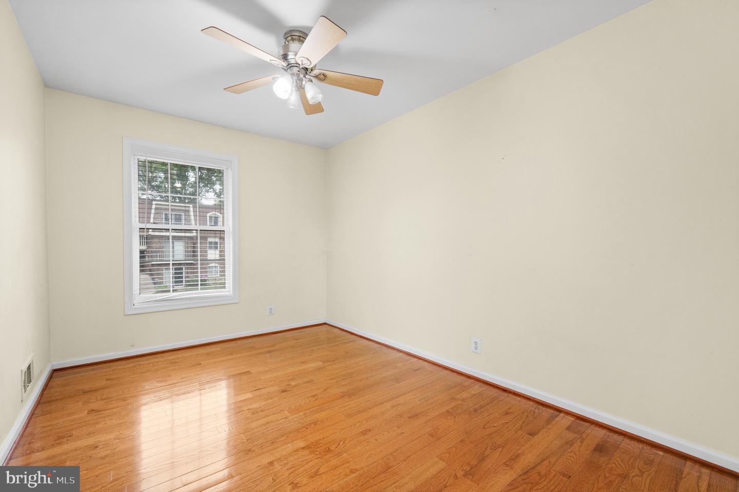211 N DUKE DR, STERLING, Virginia 20164, 3 Bedrooms Bedrooms, ,1 BathroomBathrooms,Residential,For sale,211 N DUKE DR,VALO2100338 MLS # VALO2100338