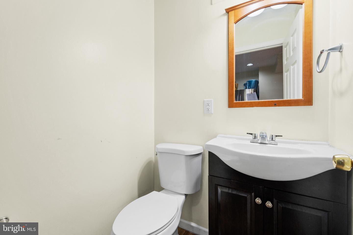 211 N DUKE DR, STERLING, Virginia 20164, 3 Bedrooms Bedrooms, ,1 BathroomBathrooms,Residential,For sale,211 N DUKE DR,VALO2100338 MLS # VALO2100338
