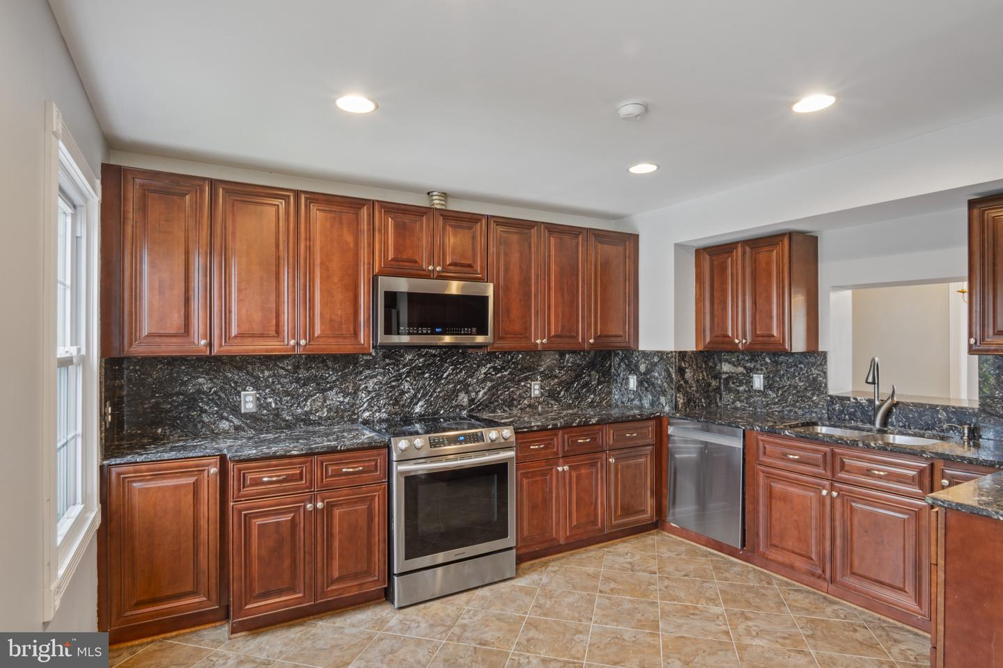 9518 UNITY LN, LORTON, Virginia 22079, 3 Bedrooms Bedrooms, ,2 BathroomsBathrooms,Residential,For sale,9518 UNITY LN,VAFX2250030 MLS # VAFX2250030