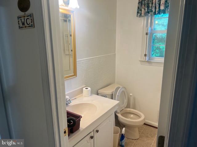 8704 LYNN SUSAN CT, SPRINGFIELD, Virginia 22152, 5 Bedrooms Bedrooms, ,3 BathroomsBathrooms,Residential,For sale,8704 LYNN SUSAN CT,VAFX2250100 MLS # VAFX2250100
