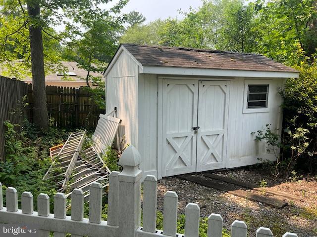 8704 LYNN SUSAN CT, SPRINGFIELD, Virginia 22152, 5 Bedrooms Bedrooms, ,3 BathroomsBathrooms,Residential,For sale,8704 LYNN SUSAN CT,VAFX2250100 MLS # VAFX2250100
