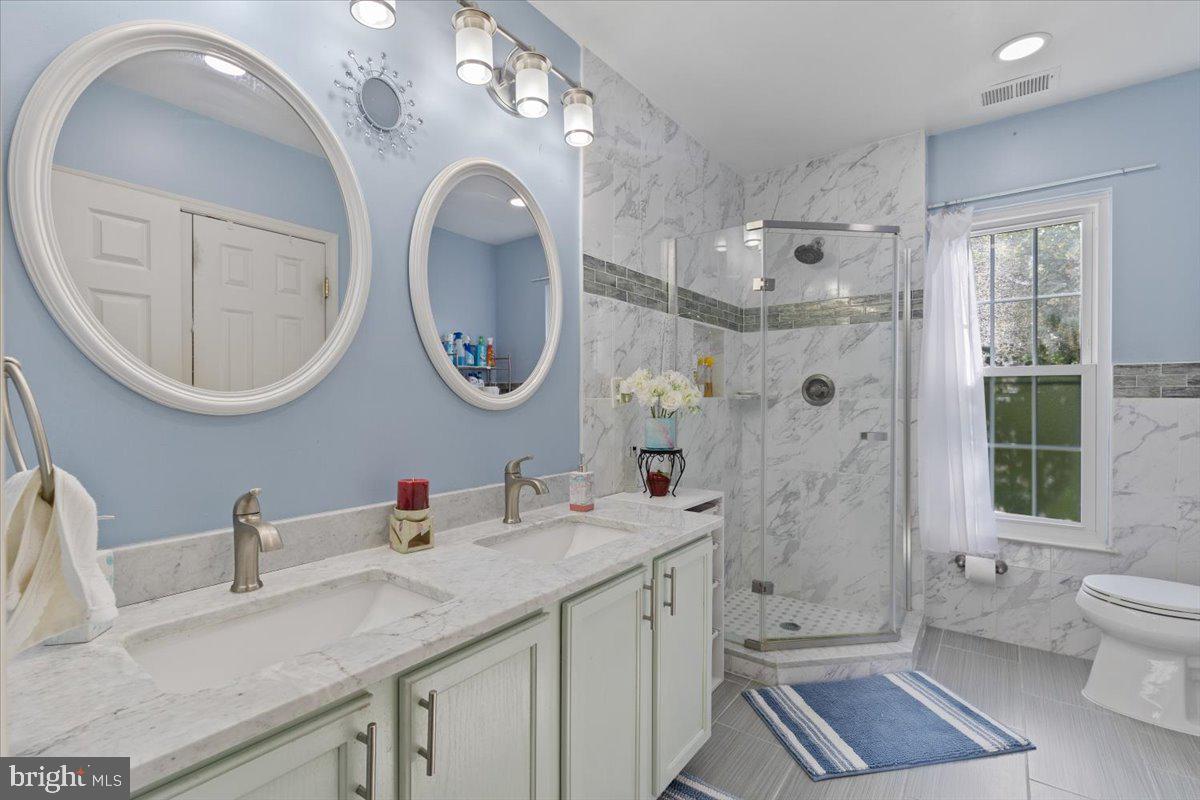 9218 GREENSHIRE DR, MANASSAS PARK, Virginia 20111, 5 Bedrooms Bedrooms, ,3 BathroomsBathrooms,Residential,For sale,9218 GREENSHIRE DR,VAMP2003134 MLS # VAMP2003134