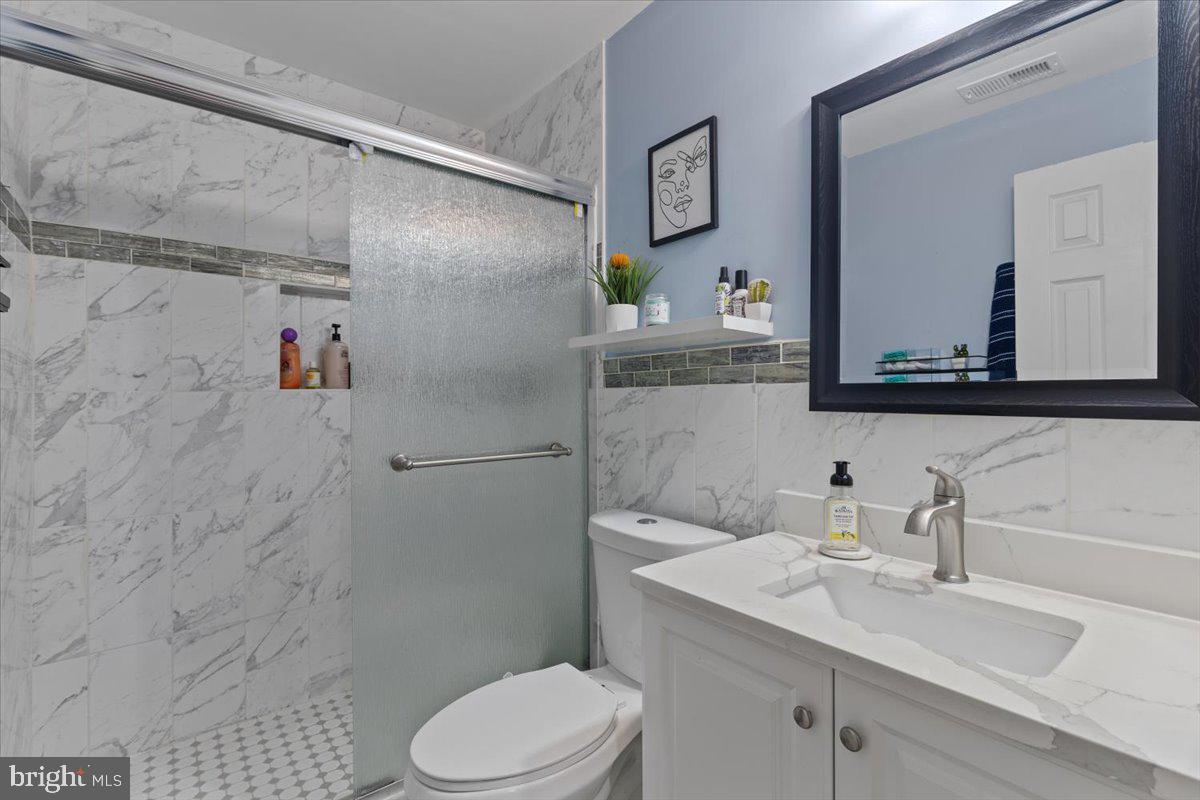 9218 GREENSHIRE DR, MANASSAS PARK, Virginia 20111, 5 Bedrooms Bedrooms, ,3 BathroomsBathrooms,Residential,For sale,9218 GREENSHIRE DR,VAMP2003134 MLS # VAMP2003134