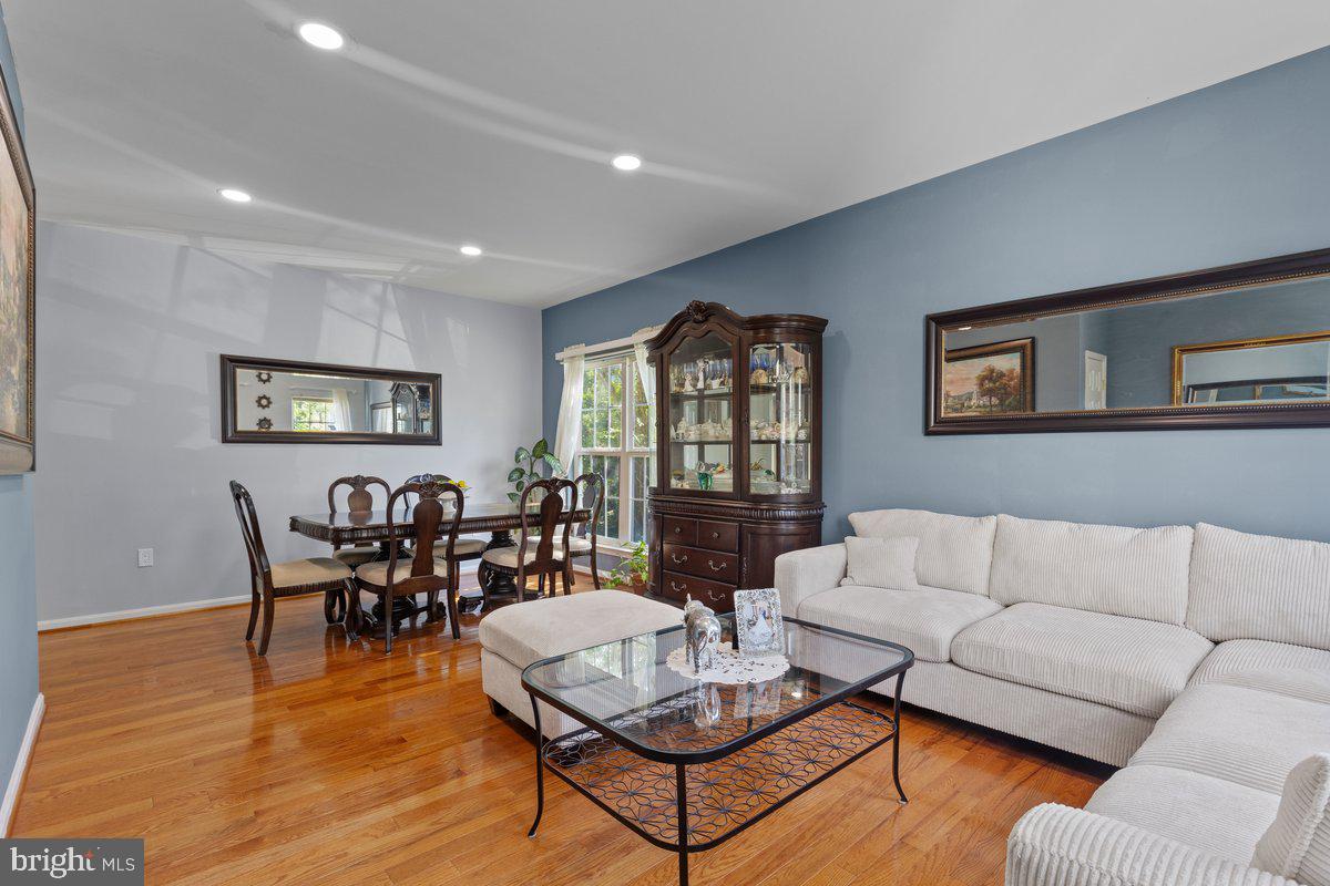 9218 GREENSHIRE DR, MANASSAS PARK, Virginia 20111, 5 Bedrooms Bedrooms, ,3 BathroomsBathrooms,Residential,For sale,9218 GREENSHIRE DR,VAMP2003134 MLS # VAMP2003134