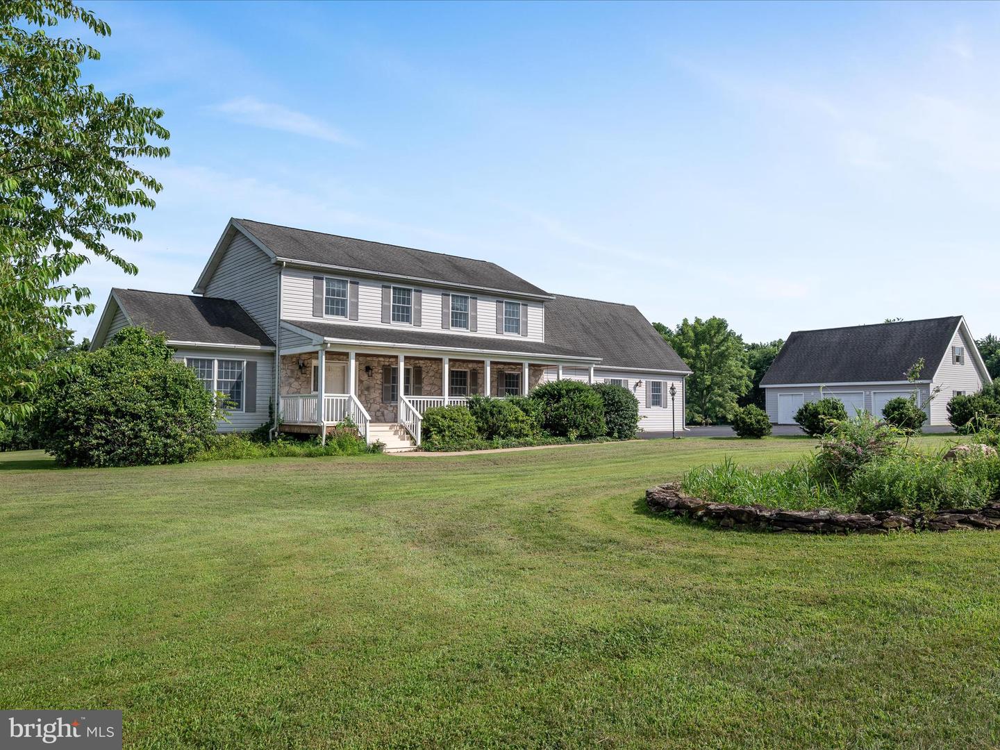 17212 SIMMONS RD, PURCELLVILLE, Virginia 20132, 4 Bedrooms Bedrooms, ,3 BathroomsBathrooms,Residential,For sale,17212 SIMMONS RD,VALO2100472 MLS # VALO2100472