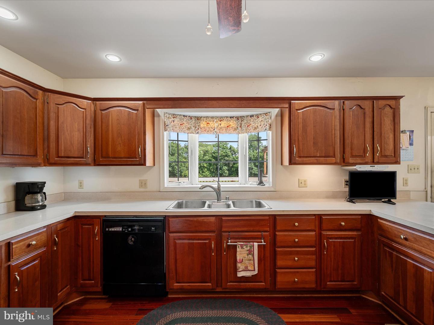 17212 SIMMONS RD, PURCELLVILLE, Virginia 20132, 4 Bedrooms Bedrooms, ,3 BathroomsBathrooms,Residential,For sale,17212 SIMMONS RD,VALO2100472 MLS # VALO2100472