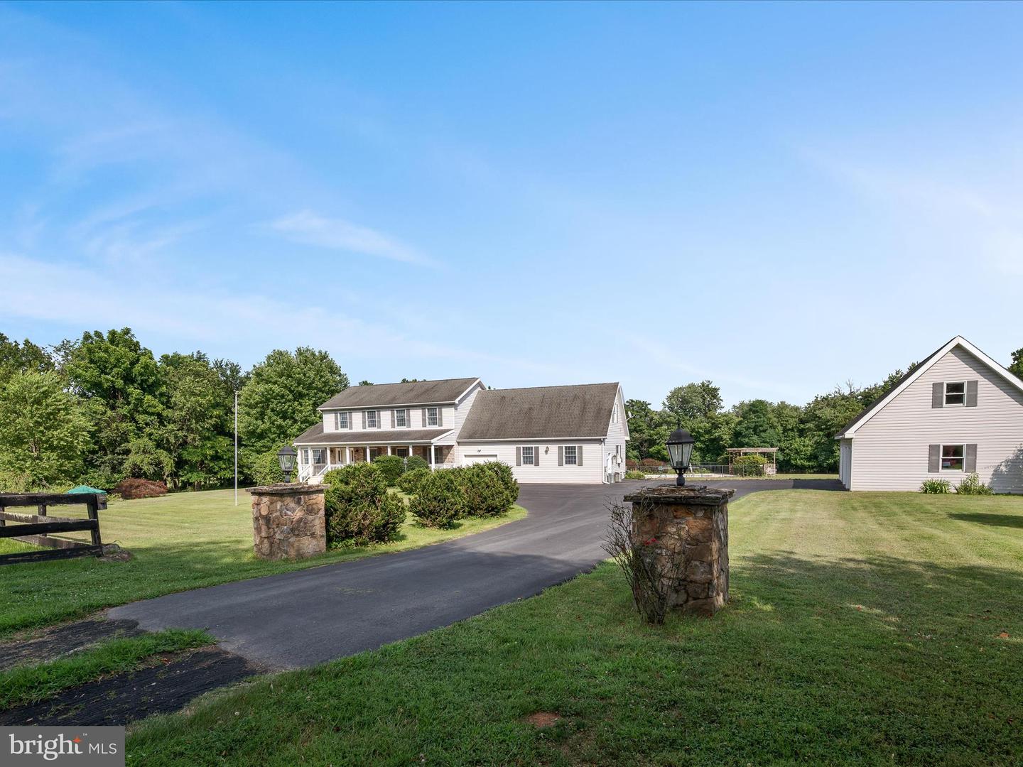 17212 SIMMONS RD, PURCELLVILLE, Virginia 20132, 4 Bedrooms Bedrooms, ,3 BathroomsBathrooms,Residential,For sale,17212 SIMMONS RD,VALO2100472 MLS # VALO2100472