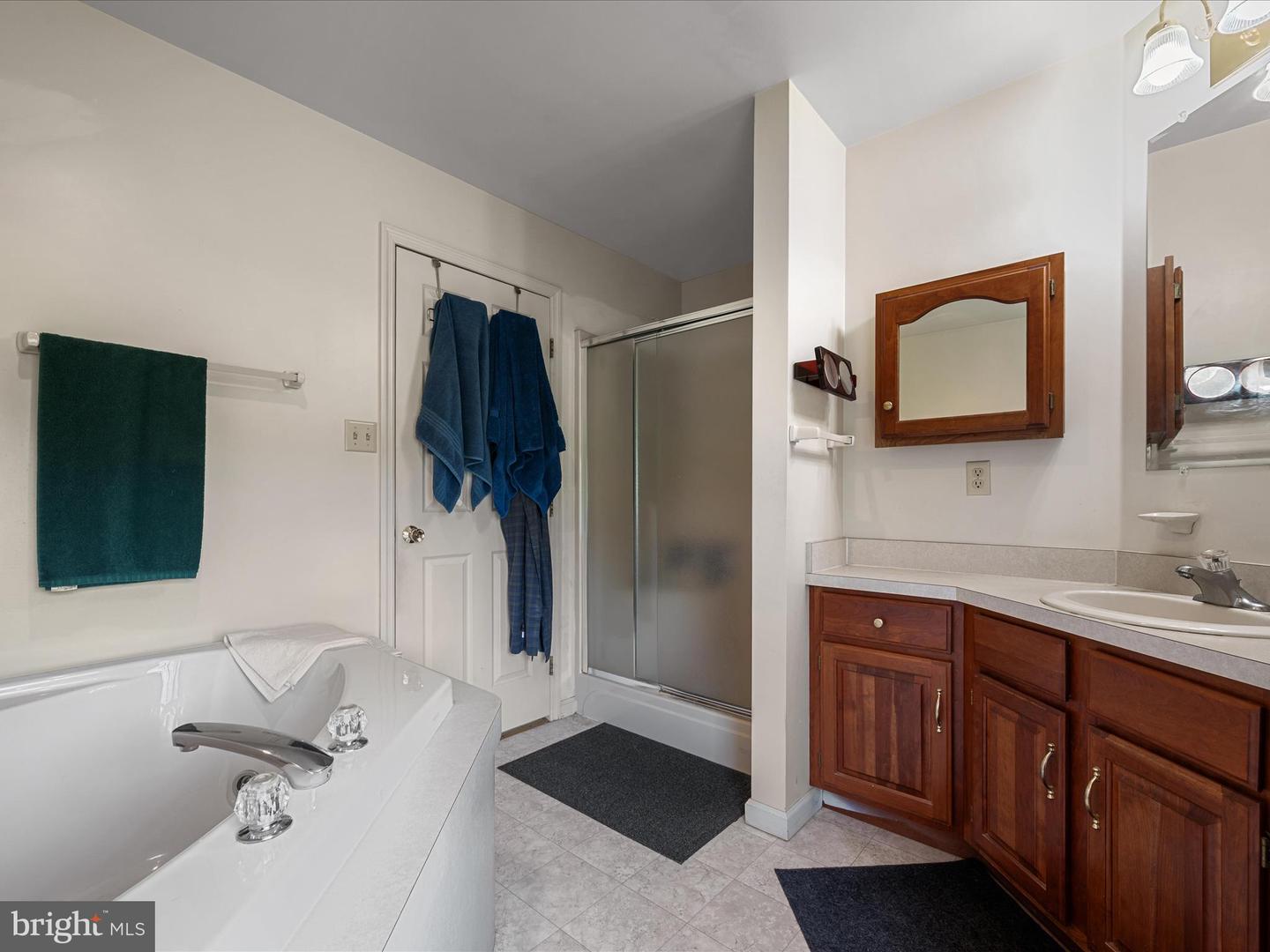17212 SIMMONS RD, PURCELLVILLE, Virginia 20132, 4 Bedrooms Bedrooms, ,3 BathroomsBathrooms,Residential,For sale,17212 SIMMONS RD,VALO2100472 MLS # VALO2100472