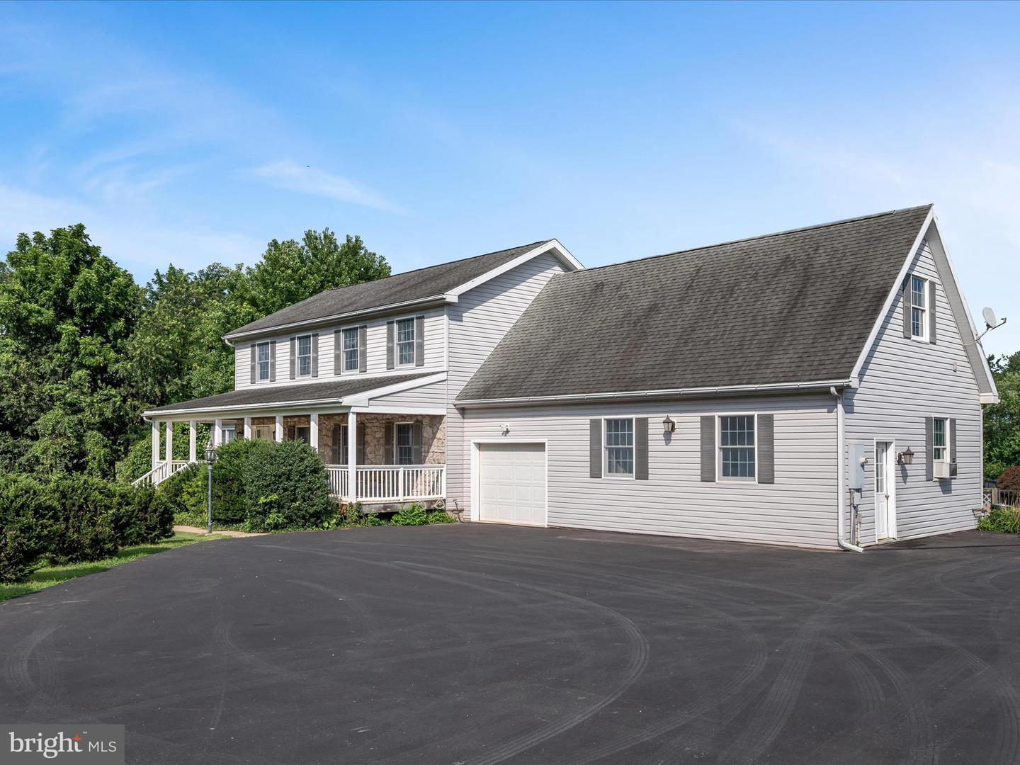 17212 SIMMONS RD, PURCELLVILLE, Virginia 20132, 4 Bedrooms Bedrooms, ,3 BathroomsBathrooms,Residential,For sale,17212 SIMMONS RD,VALO2100472 MLS # VALO2100472