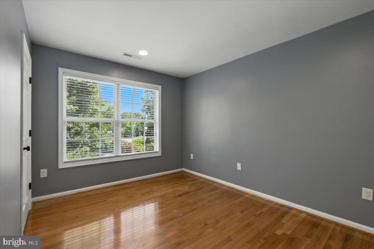 8207 PEGGYS CT, GAINESVILLE, Virginia 20155, 5 Bedrooms Bedrooms, ,3 BathroomsBathrooms,Residential,For sale,8207 PEGGYS CT,VAPW2098290 MLS # VAPW2098290