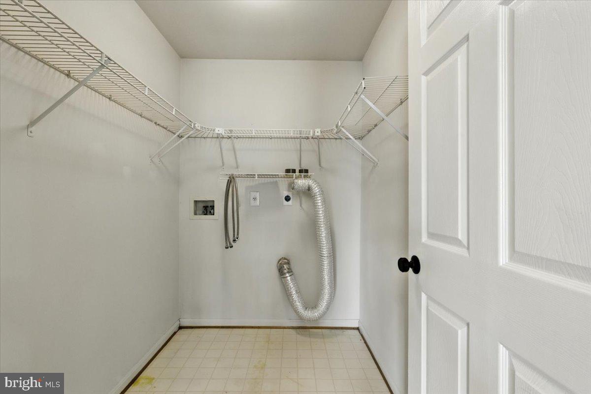 8207 PEGGYS CT, GAINESVILLE, Virginia 20155, 5 Bedrooms Bedrooms, ,3 BathroomsBathrooms,Residential,For sale,8207 PEGGYS CT,VAPW2098290 MLS # VAPW2098290