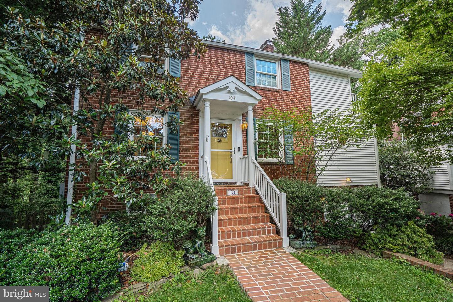 104 N GALVESTON ST, ARLINGTON, Virginia 22203, 4 Bedrooms Bedrooms, ,3 BathroomsBathrooms,Residential,For sale,104 N GALVESTON ST,VAAR2060150 MLS # VAAR2060150