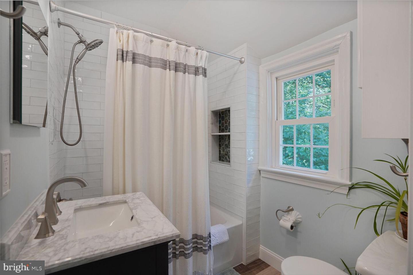 104 N GALVESTON ST, ARLINGTON, Virginia 22203, 4 Bedrooms Bedrooms, ,3 BathroomsBathrooms,Residential,For sale,104 N GALVESTON ST,VAAR2060150 MLS # VAAR2060150