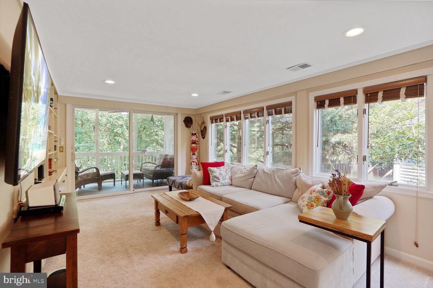 104 N GALVESTON ST, ARLINGTON, Virginia 22203, 4 Bedrooms Bedrooms, ,3 BathroomsBathrooms,Residential,For sale,104 N GALVESTON ST,VAAR2060150 MLS # VAAR2060150