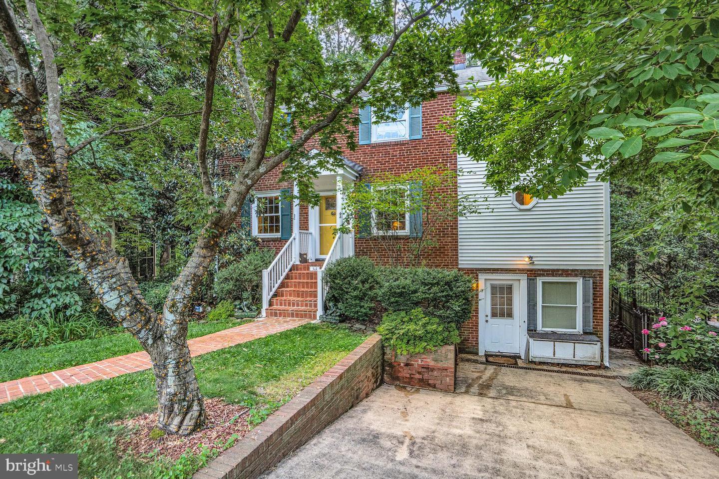 104 N GALVESTON ST, ARLINGTON, Virginia 22203, 4 Bedrooms Bedrooms, ,3 BathroomsBathrooms,Residential,For sale,104 N GALVESTON ST,VAAR2060150 MLS # VAAR2060150