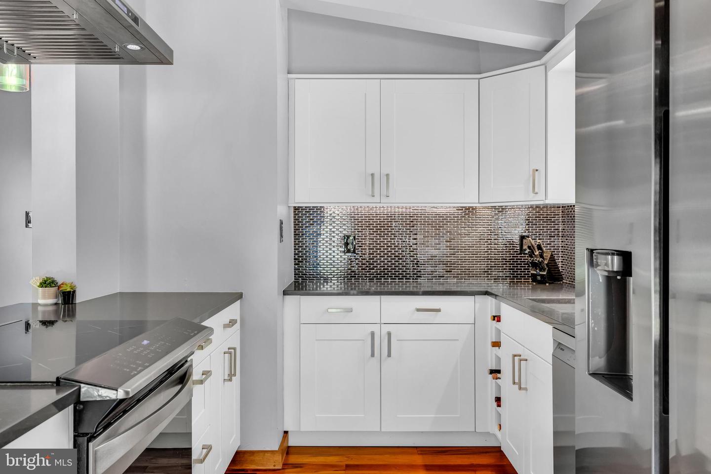 3338 ELM TER, FALLS CHURCH, Virginia 22042, 3 Bedrooms Bedrooms, ,2 BathroomsBathrooms,Residential,For sale,3338 ELM TER,VAFX2253370 MLS # VAFX2253370