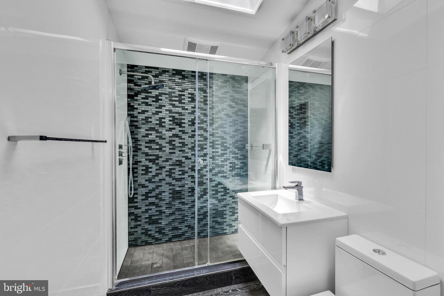 3338 ELM TER, FALLS CHURCH, Virginia 22042, 3 Bedrooms Bedrooms, ,2 BathroomsBathrooms,Residential,For sale,3338 ELM TER,VAFX2253370 MLS # VAFX2253370