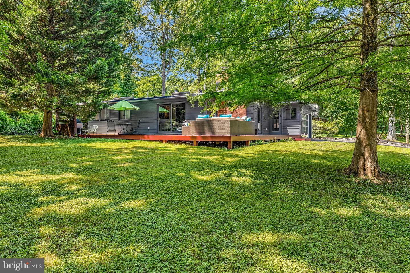3338 ELM TER, FALLS CHURCH, Virginia 22042, 3 Bedrooms Bedrooms, ,2 BathroomsBathrooms,Residential,For sale,3338 ELM TER,VAFX2253370 MLS # VAFX2253370
