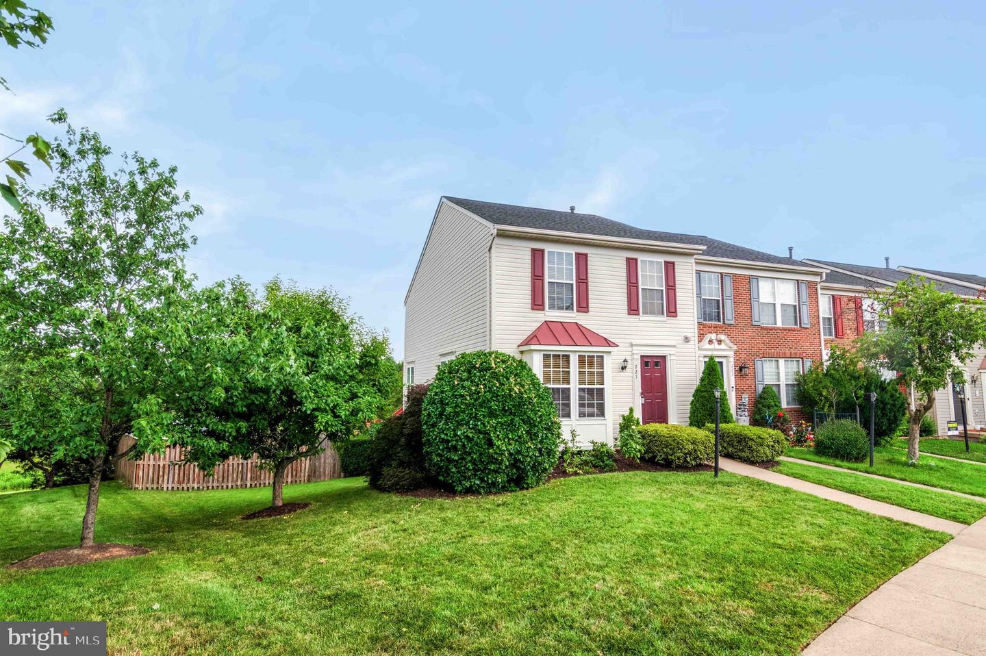 221 SHIRLEY SQ SE, LEESBURG, Virginia 20175, 3 Bedrooms Bedrooms, ,3 BathroomsBathrooms,Residential,For sale,221 SHIRLEY SQ SE,VALO2101222 MLS # VALO2101222