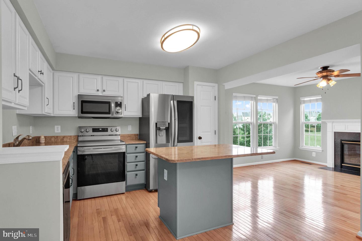 221 SHIRLEY SQ SE, LEESBURG, Virginia 20175, 3 Bedrooms Bedrooms, ,3 BathroomsBathrooms,Residential,For sale,221 SHIRLEY SQ SE,VALO2101222 MLS # VALO2101222