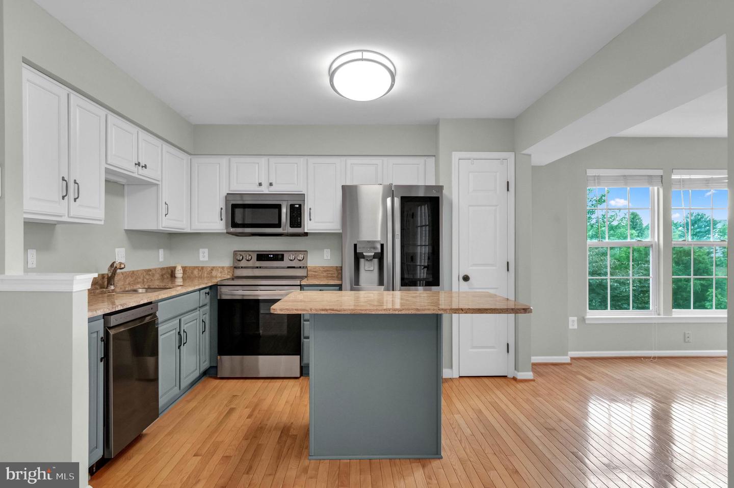 221 SHIRLEY SQ SE, LEESBURG, Virginia 20175, 3 Bedrooms Bedrooms, ,3 BathroomsBathrooms,Residential,For sale,221 SHIRLEY SQ SE,VALO2101222 MLS # VALO2101222