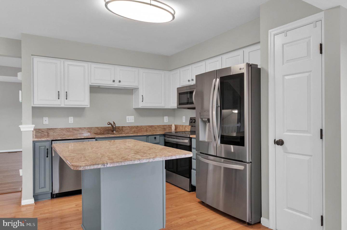 221 SHIRLEY SQ SE, LEESBURG, Virginia 20175, 3 Bedrooms Bedrooms, ,3 BathroomsBathrooms,Residential,For sale,221 SHIRLEY SQ SE,VALO2101222 MLS # VALO2101222
