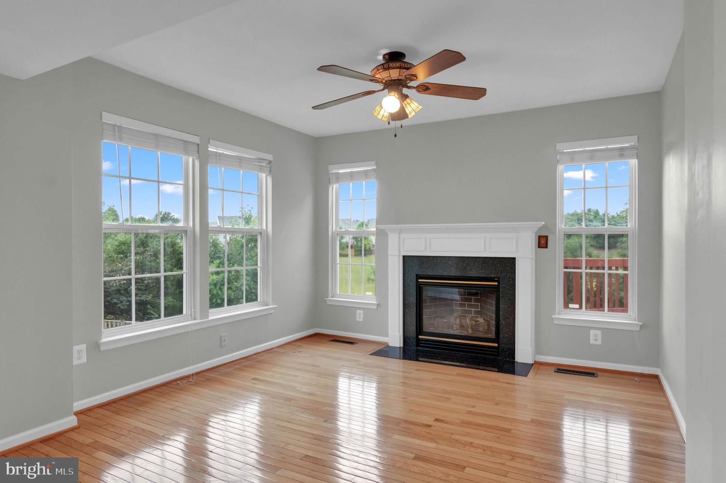 221 SHIRLEY SQ SE, LEESBURG, Virginia 20175, 3 Bedrooms Bedrooms, ,3 BathroomsBathrooms,Residential,For sale,221 SHIRLEY SQ SE,VALO2101222 MLS # VALO2101222