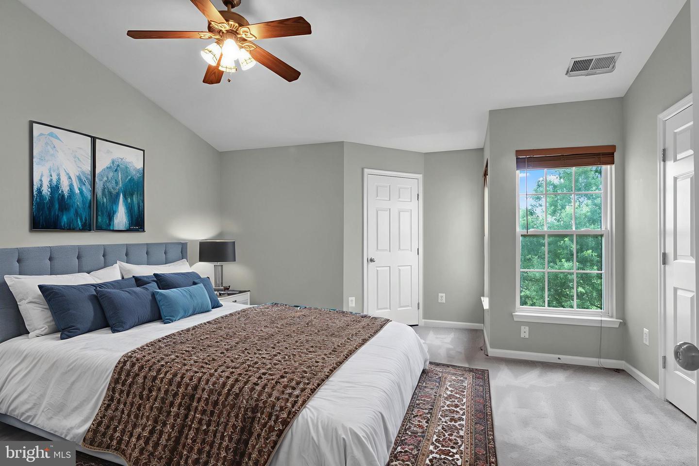 221 SHIRLEY SQ SE, LEESBURG, Virginia 20175, 3 Bedrooms Bedrooms, ,3 BathroomsBathrooms,Residential,For sale,221 SHIRLEY SQ SE,VALO2101222 MLS # VALO2101222
