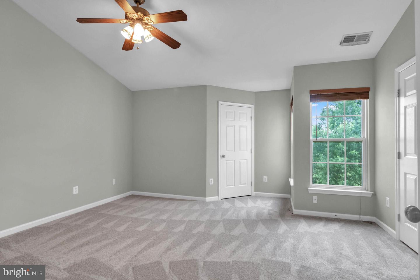221 SHIRLEY SQ SE, LEESBURG, Virginia 20175, 3 Bedrooms Bedrooms, ,3 BathroomsBathrooms,Residential,For sale,221 SHIRLEY SQ SE,VALO2101222 MLS # VALO2101222