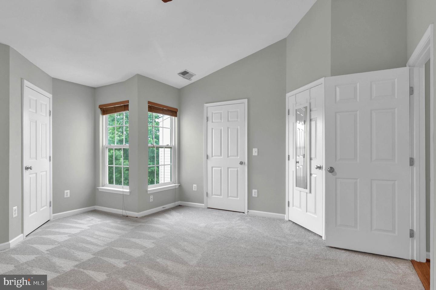 221 SHIRLEY SQ SE, LEESBURG, Virginia 20175, 3 Bedrooms Bedrooms, ,3 BathroomsBathrooms,Residential,For sale,221 SHIRLEY SQ SE,VALO2101222 MLS # VALO2101222